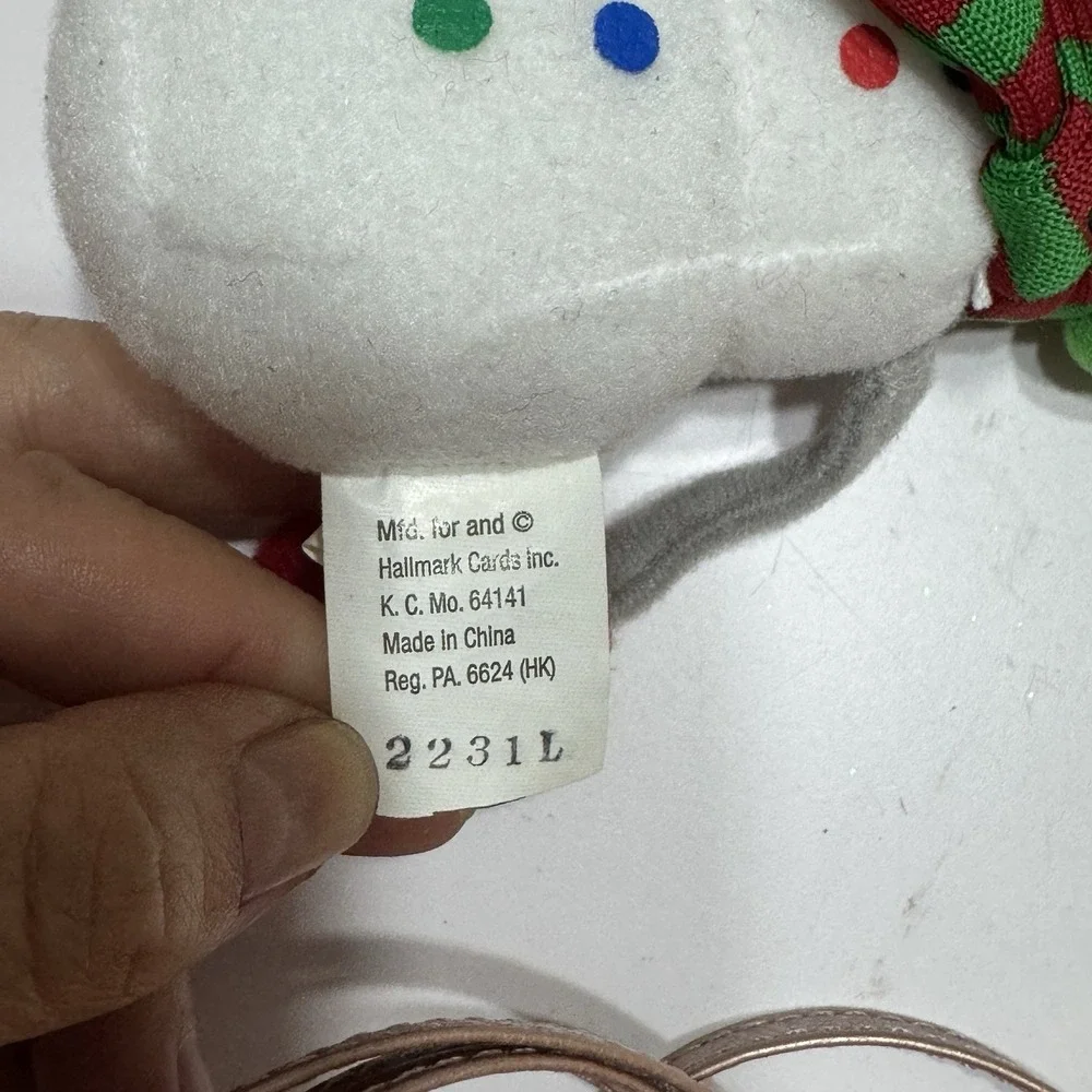 2 HALLMARK MINI KISS KISS COLLECTIBLE VINTAGE SNOWMEN ORNAMENTS Magnetic Noses